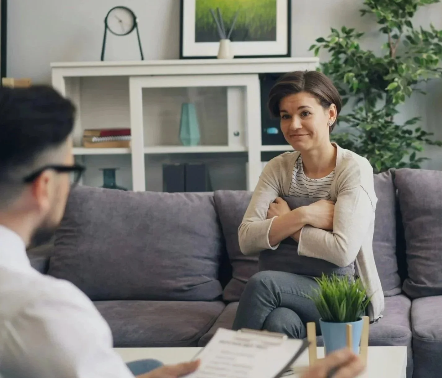 Woman speaking with a counsellor while seated on a sofa