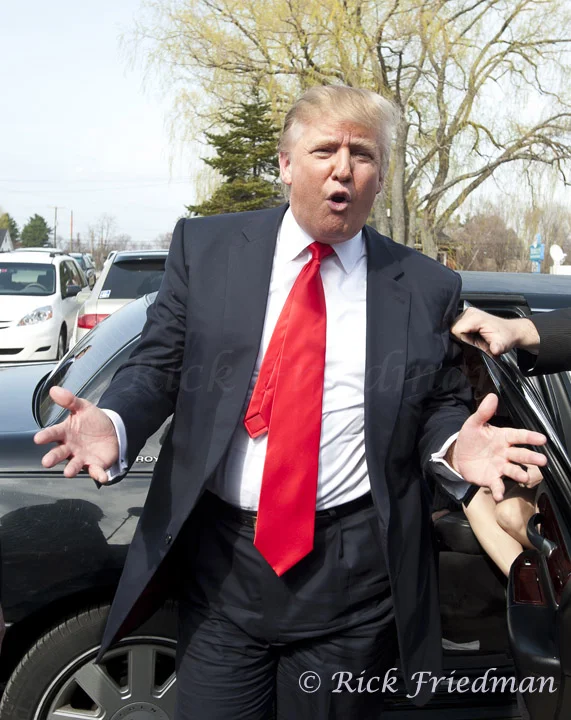 Trump-storms-NH021.jpg