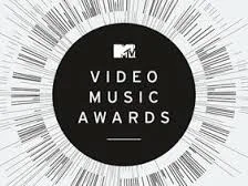 Behind the scenes at the MTV VMAs with Casal Aveda Grad Kelsey Gustovich