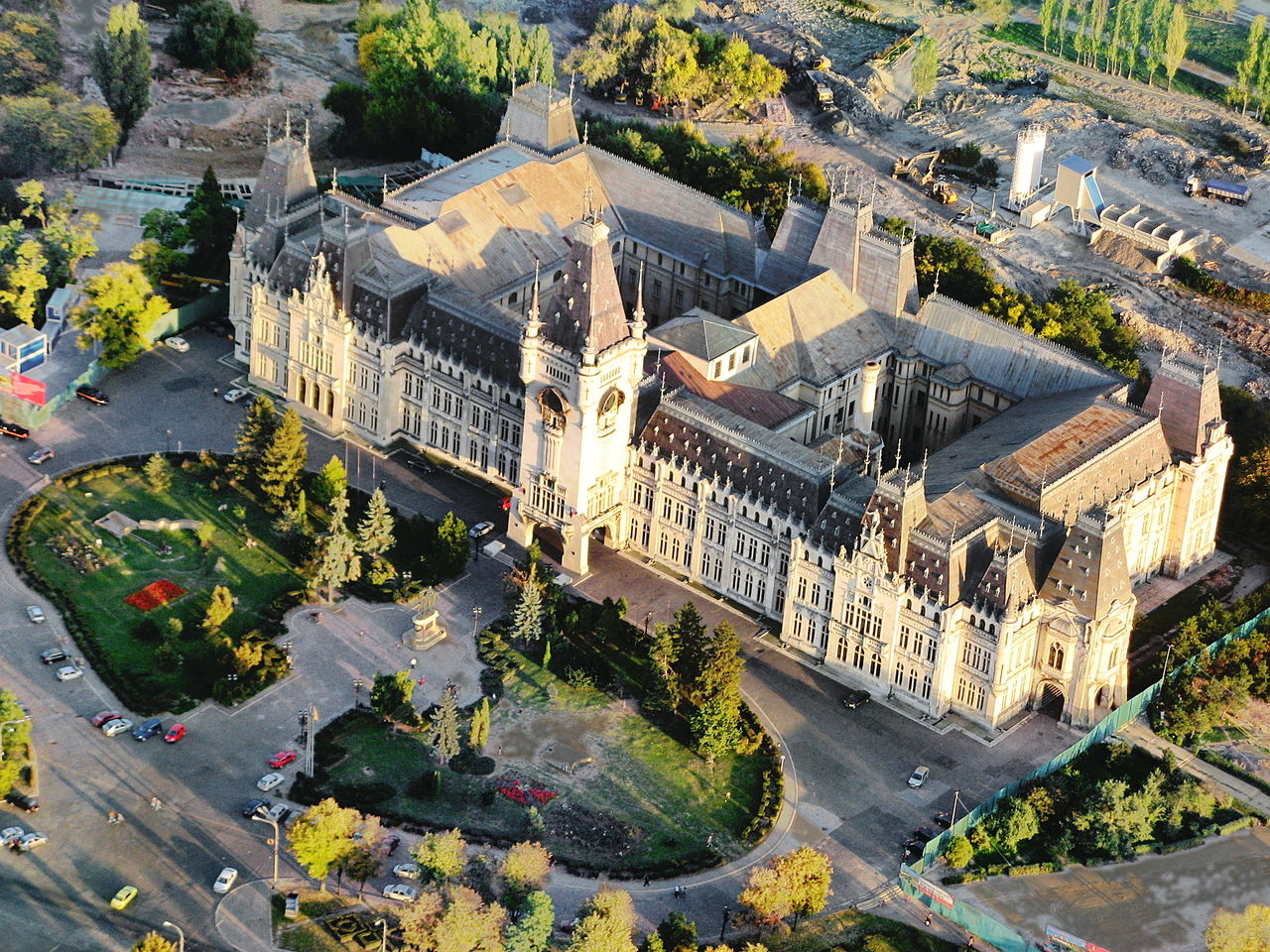 The Palace of Culture in Iași , built on the ruins of the Royal Court of Moldavia, hosts the largest art collection in Romania. (Source: Wikipedia)