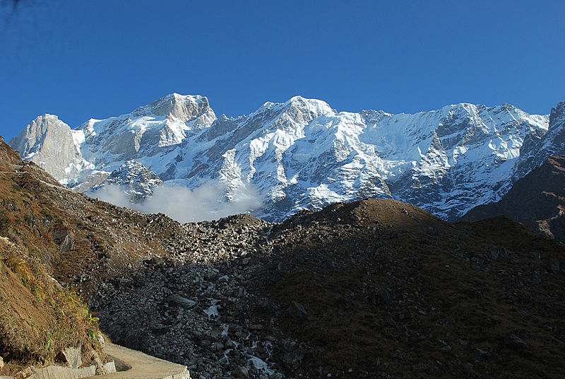 Kedarnath range behind the Kedarnath temple early morning. (Photo source: Kaustabh )