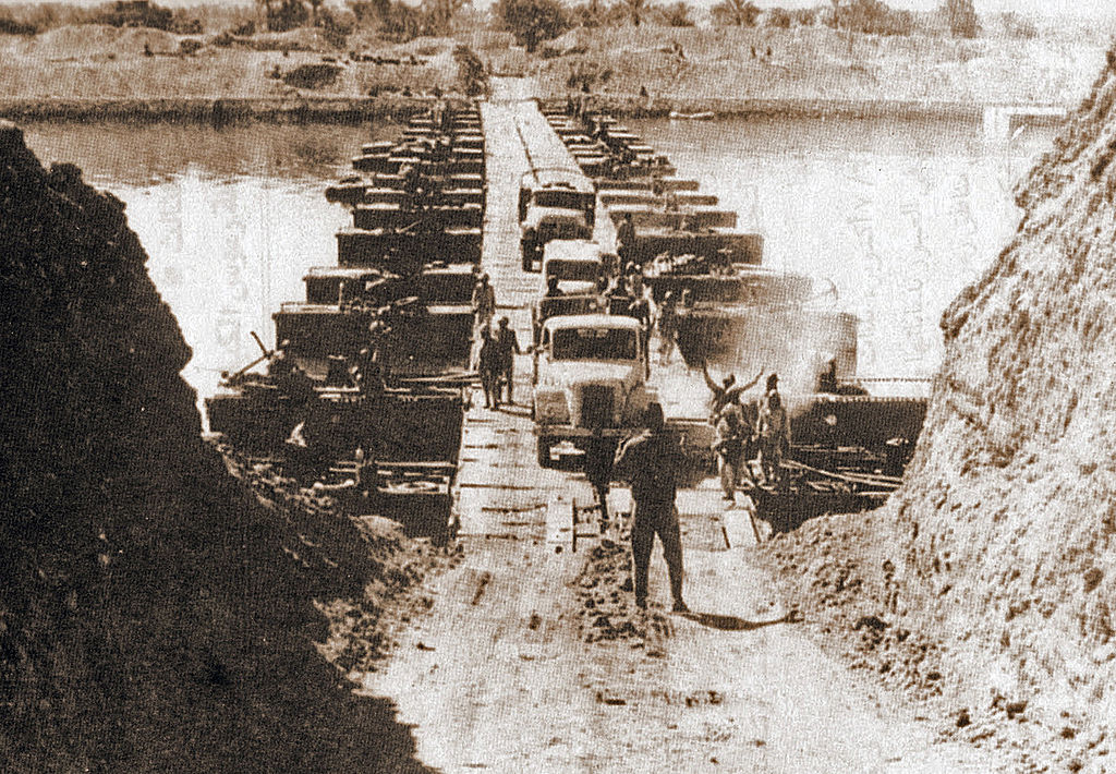 Egyptian forces crossing the Suez Canal on October 7 (Source: Wikimedia Commons)