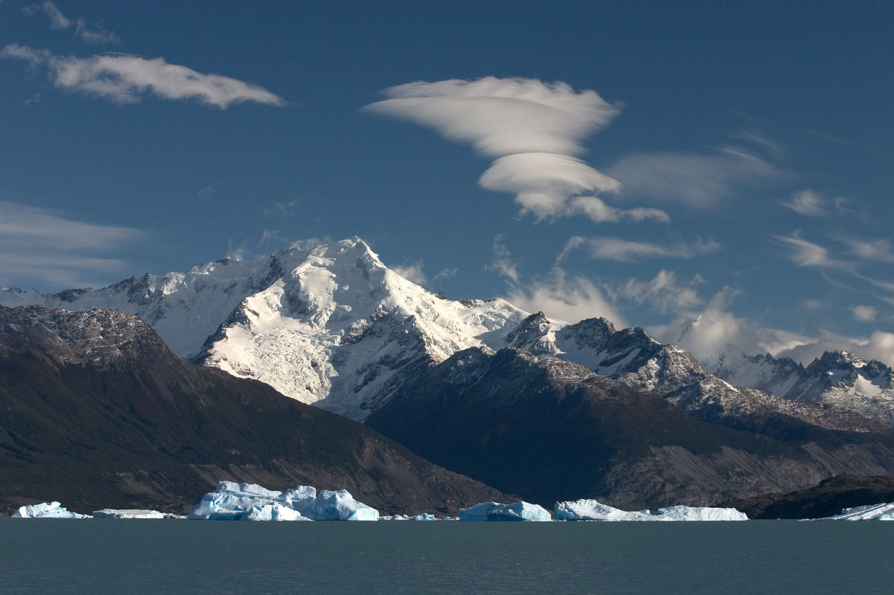 The Andean range over the province of Santa Cruz. Image by Luca Galuzzi (Lucag) - Photo taken by Luca Galuzzi . 