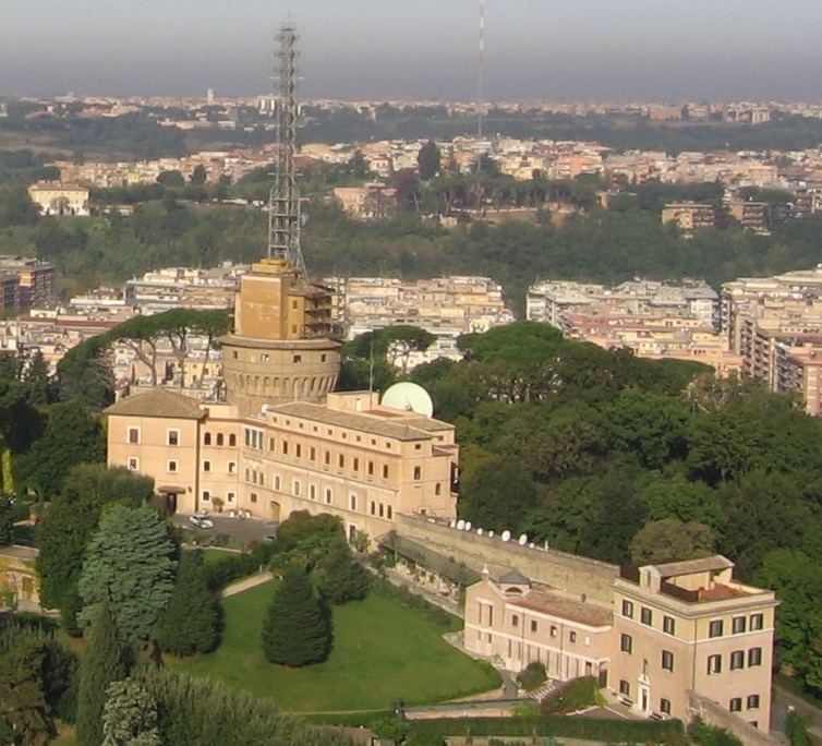 " Vatican-radio " by Joshua Sherurcij - Licensed under Creative Commons Attribution-Share Alike 3.0 via Wikimedia Commons