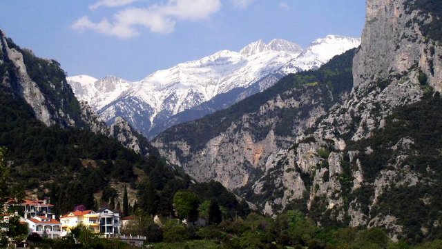 View from the town of Litochoro, in the foothills of Mount Olympus, Greece. (Source: Public Domain via Wikimedia)
