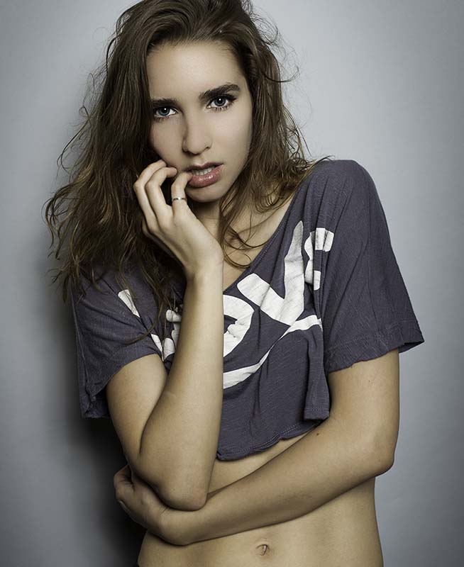 Grey Background & Alien Bee Ring Light