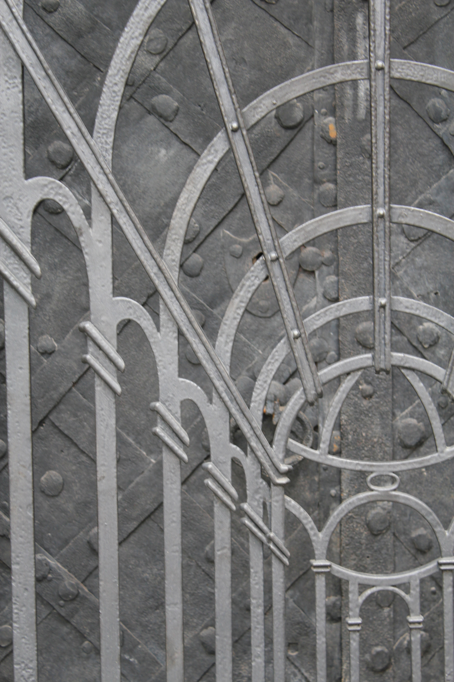 Central door detail 
