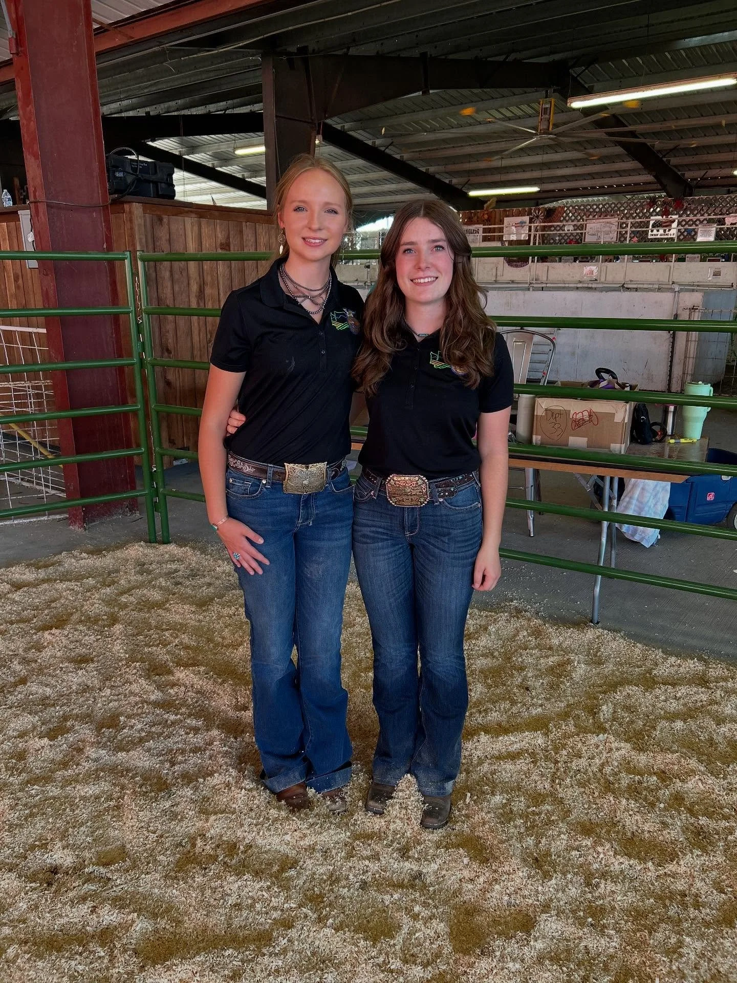 This week, Washington FFA was represented by Claire and Katy at the Benton Franklin County Fair in Kennewick! 🌾🐄

During the fair, they helped in the show ring, distributing ribbons and directing exhibitors. 🏅🐮. Congratulations to all of the wond