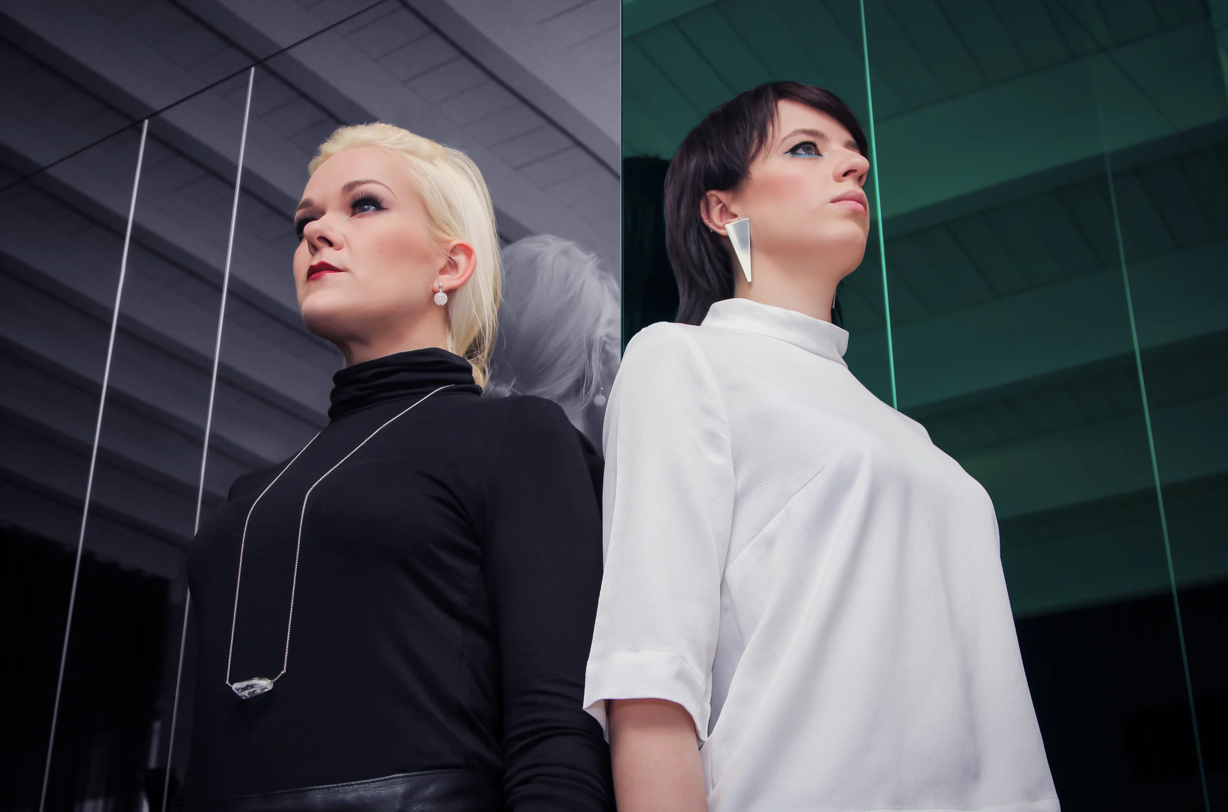 Reelika Ranik (left) and Katrin Kvade (right). Jewellery: New Vintage By Kriss