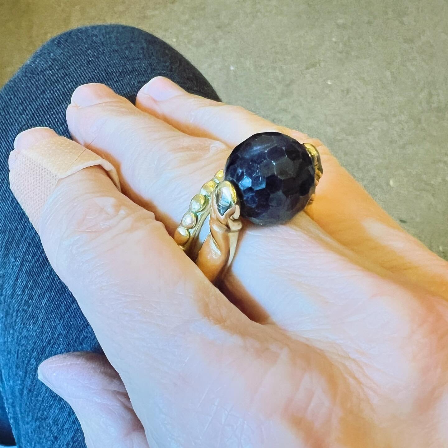 Been wearing my new Blue Sapphire ring all week. I didn&rsquo;t realize why I was so attracted to it until I looked up its healing/magical properties.😉💖

Btw, I will have several blue sapphire rings @magpi_shop on Saturday at their Holiday Party.