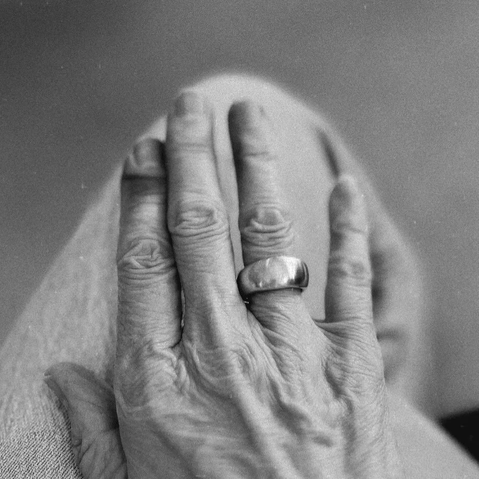 Work hands, back in the studio.

Btw, I&rsquo;m loving a satin finish.💖
