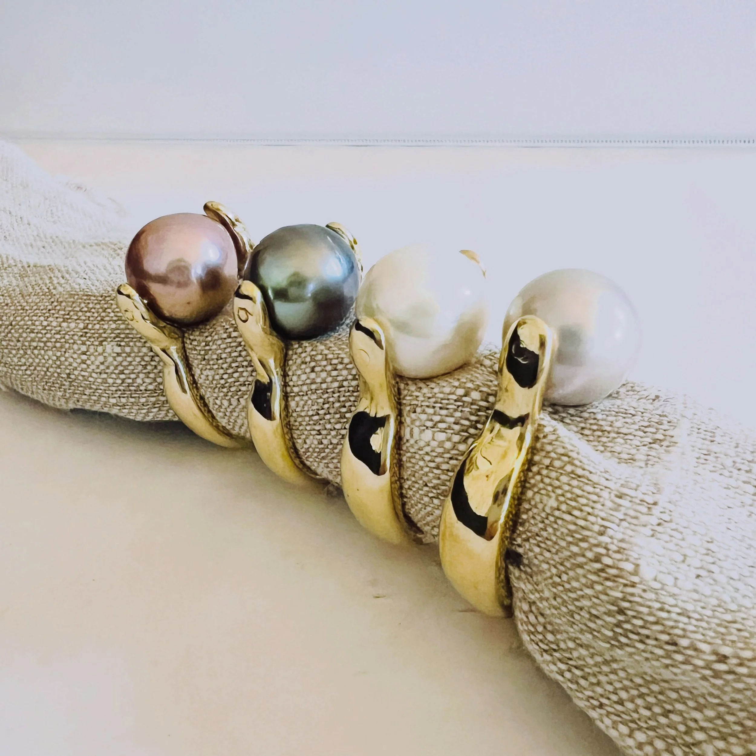 The jumbo white pearl has been getting a lot of attention lately (thanks to @ariannephillips, @mollycm21 and @theinvitemov ) but for those of you who might be interested, I have a lovely selection of pink and Tahitian pearls available. They make beau