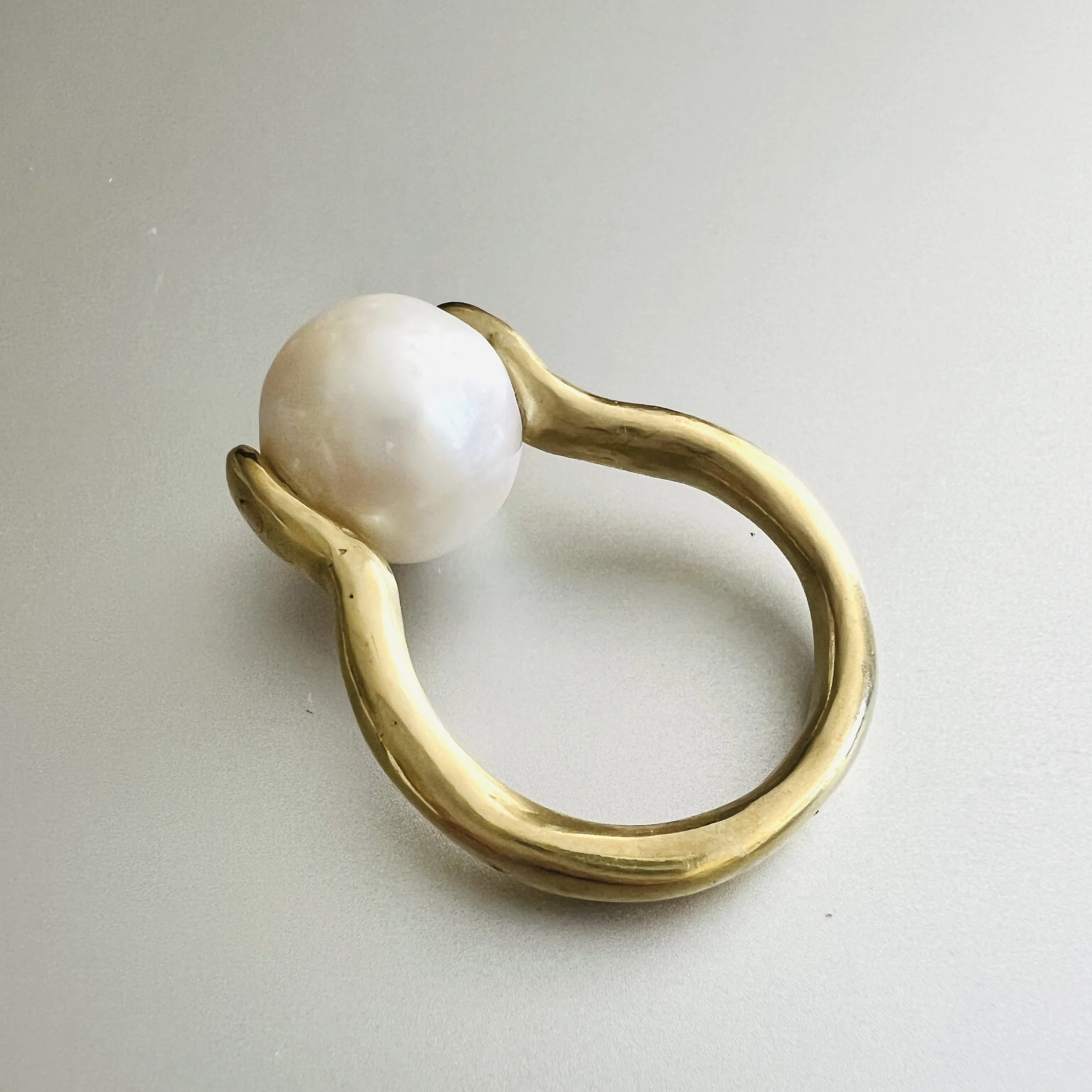 Jumbo Pearl on Thin Yellow Bronze Band