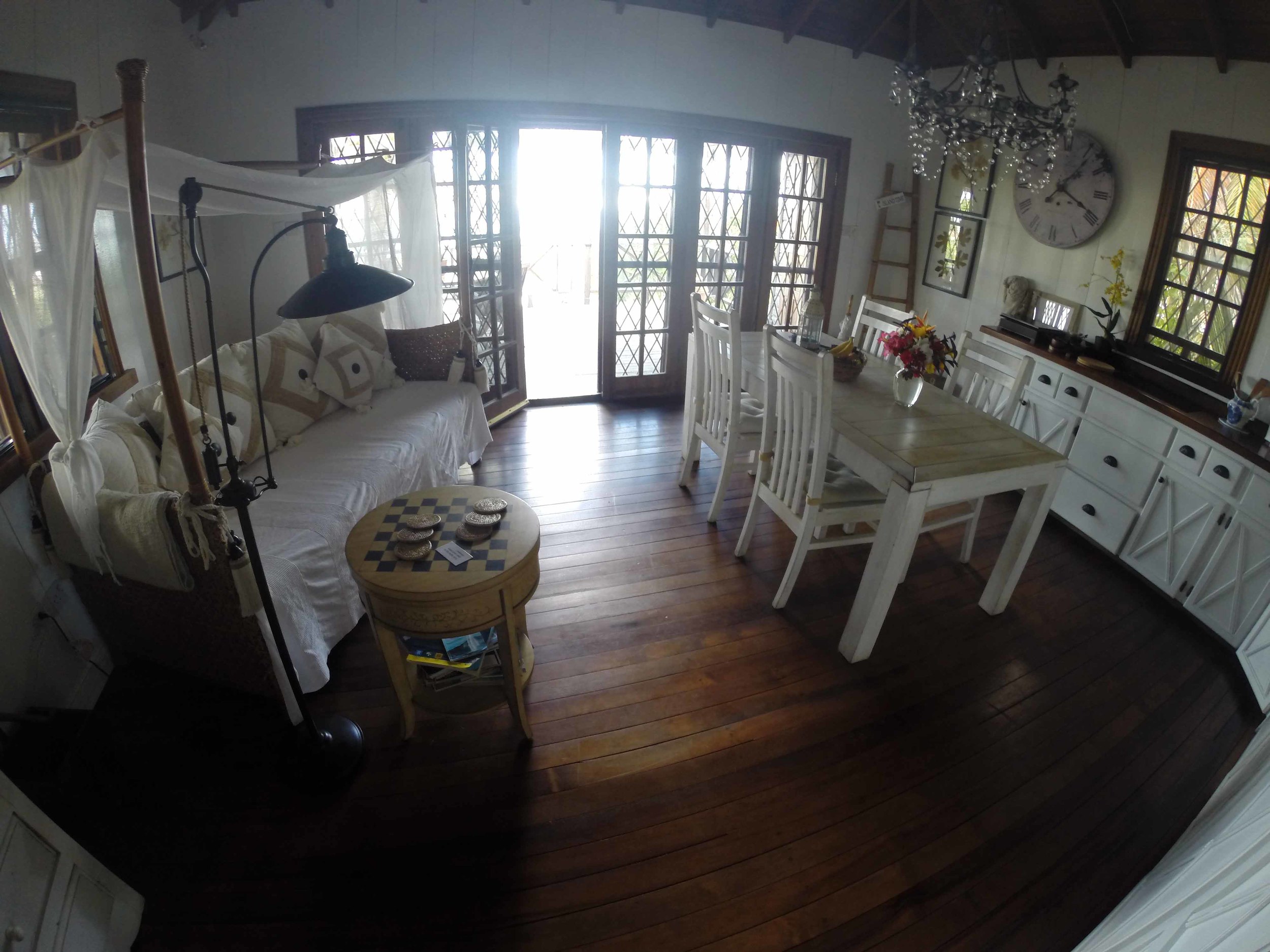 Bungalow tour - Kitchen