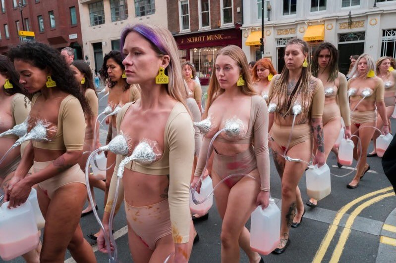 See more on my website - eyes wide open project. 

&lsquo;Eyes wide open&rsquo; is an ode to London, a city where life explodes in million ways around us. A city where chaos reigns throughout its vibrant streets and yet, where poetic moments emerge f