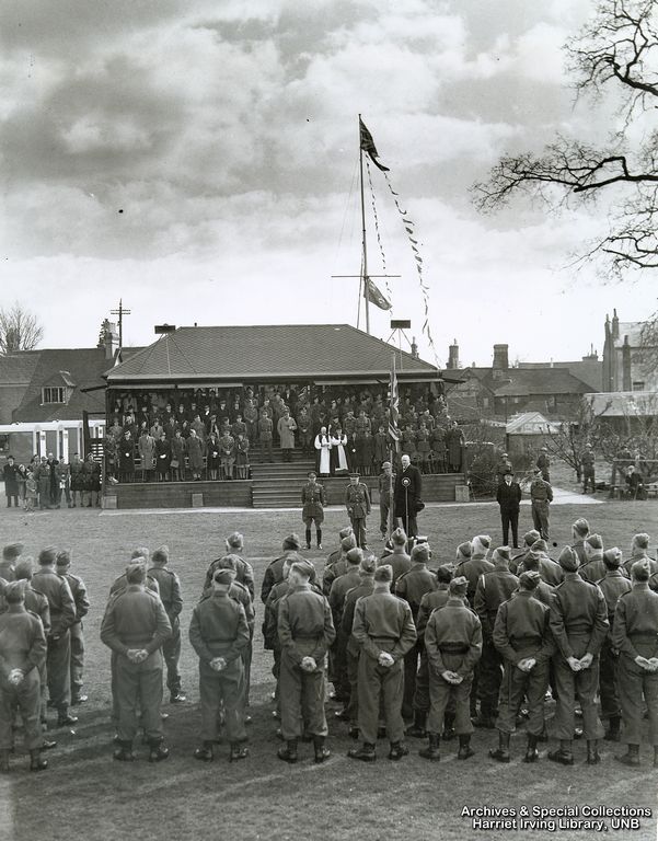  Viscount Bennett on behalf of Canadian Red Cross presents Mobile Kitchens to Sussex Home Guards 28 March 1943 Horsham, West Sussex, England 