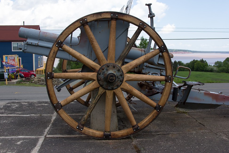 New wheels on WW1 Cannon 77mm.jpg