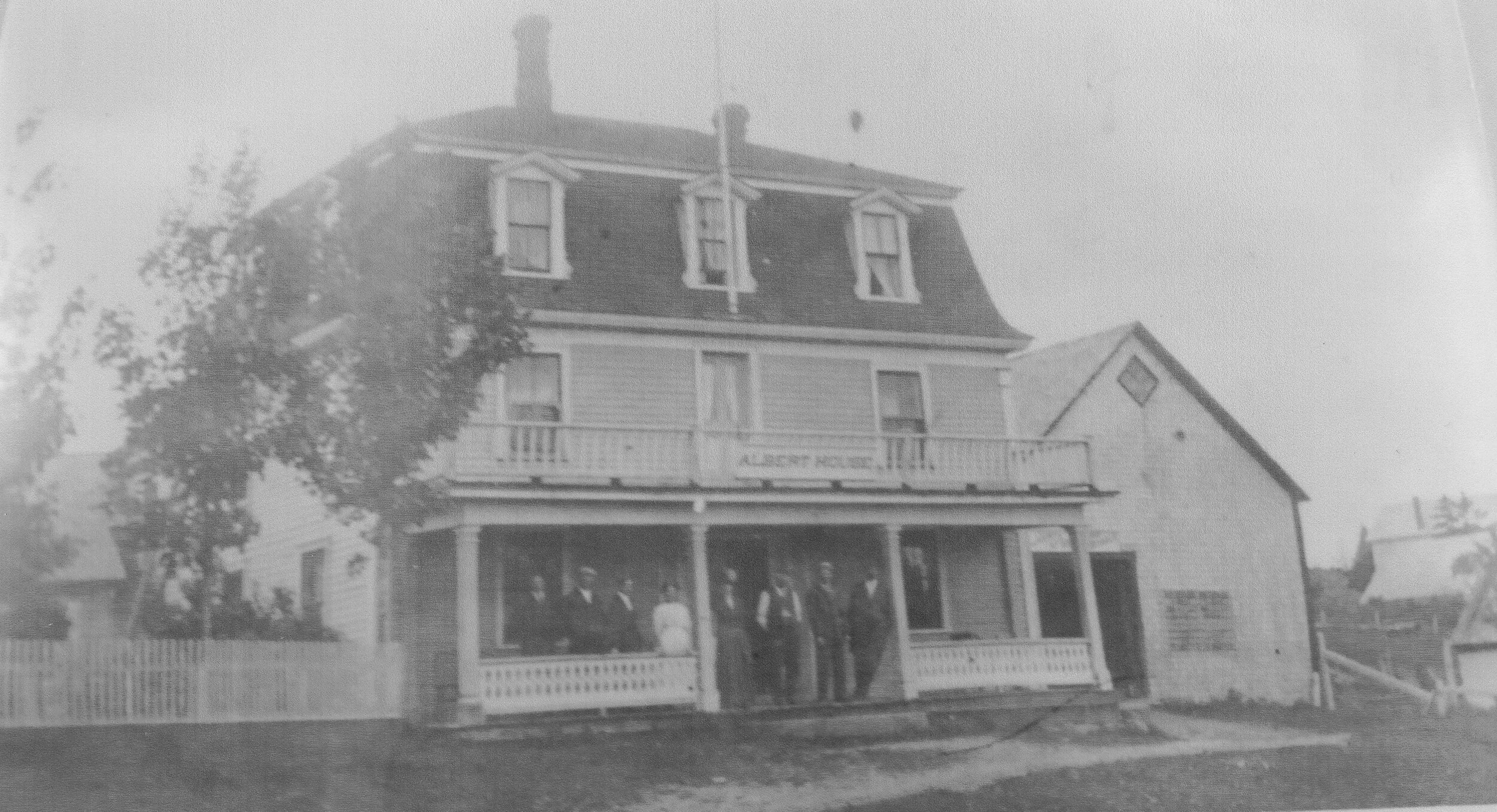 The old “Albert House” hotel at Hopewell Cape, NB.n from the Vaughn Snider Collection