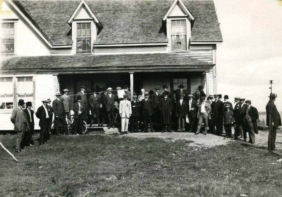 This photo taken c1911 shows a group of American and local investors in front of “the gas house” in Stoney Creek. From the Al Renton Collection.