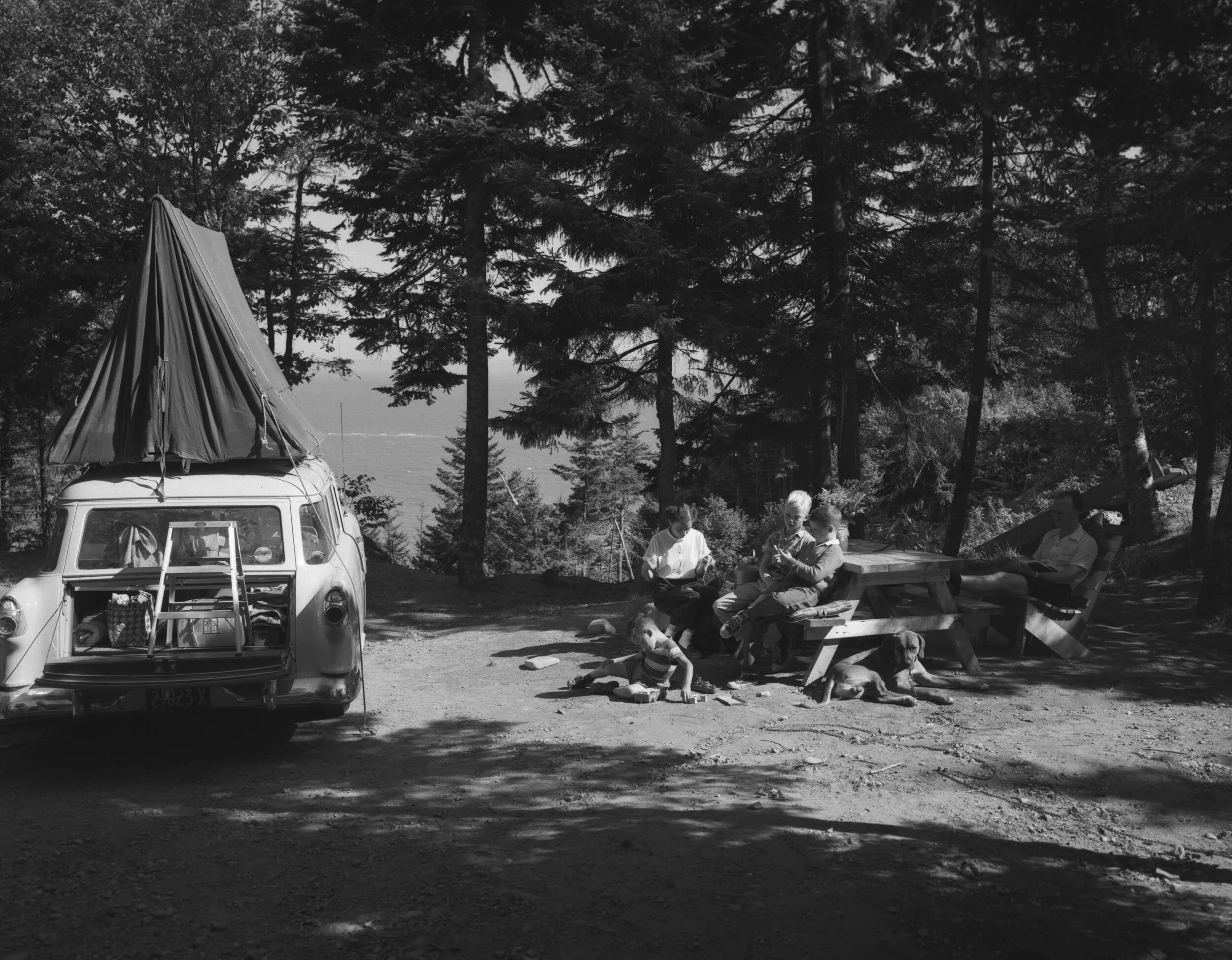 People&nbsp;camping&nbsp;at&nbsp;Fundy&nbsp;National&nbsp;Park.&nbsp;Note&nbsp;the&nbsp;tent&nbsp;on&nbsp;top&nbsp;of&nbsp;the&nbsp;vehicle,&nbsp;c.1950.&nbsp;&nbsp;. From Archives New Brunswick P93-AL-239.
