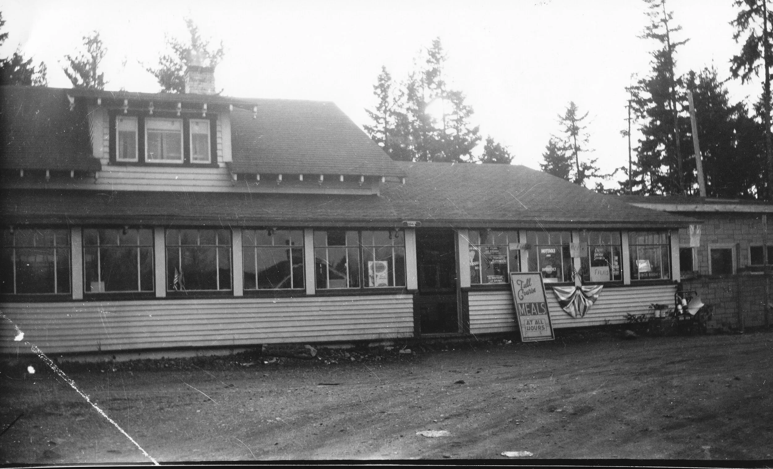 Currie Berry’s Restaurant and Dance Hall in Stoney Creek. From the Vaughn Snider Collection