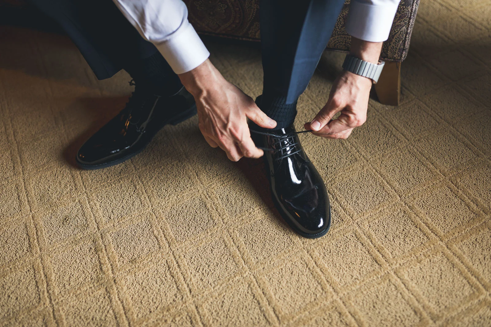 Lacing up Grooms shoes