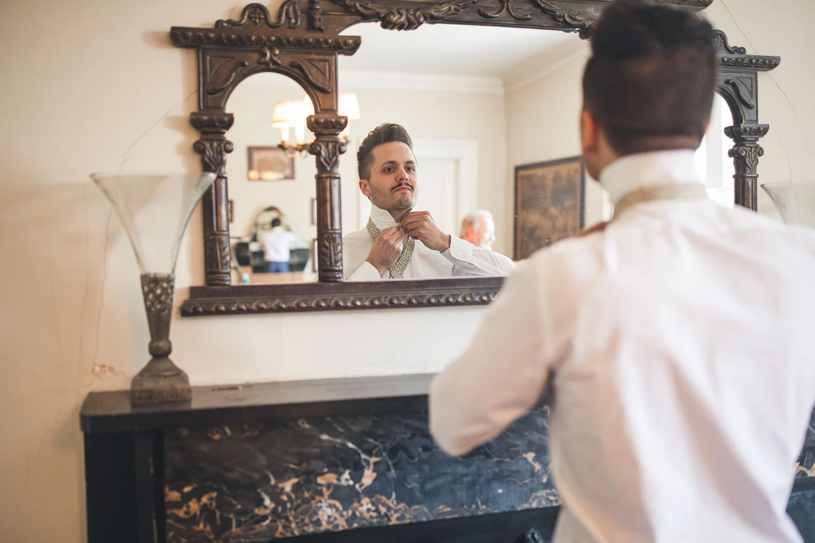 Groom puts on tie