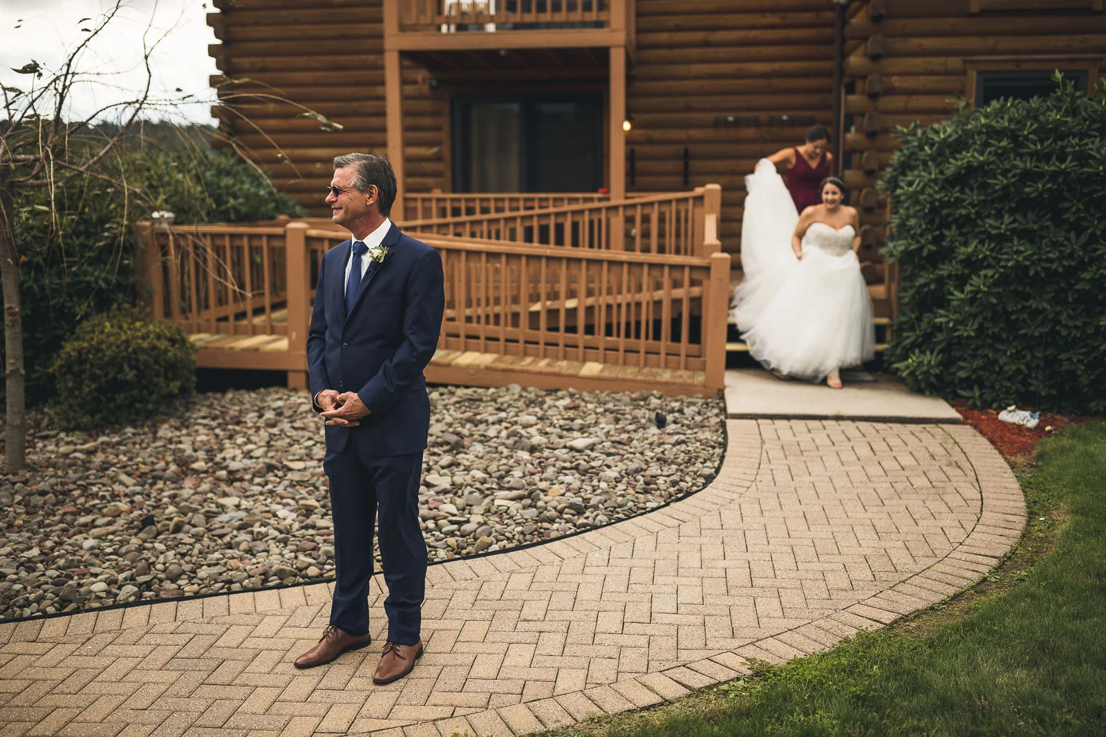 Brides first look with Dad