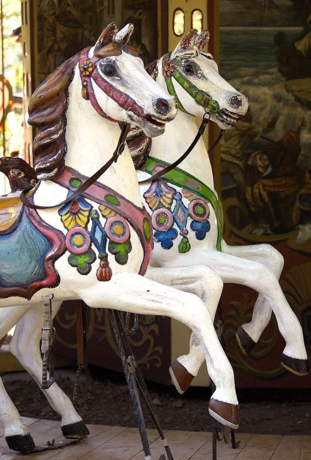 Photo of two carousel horses by Susanne Jutzeler, suju-foto from Pixabay