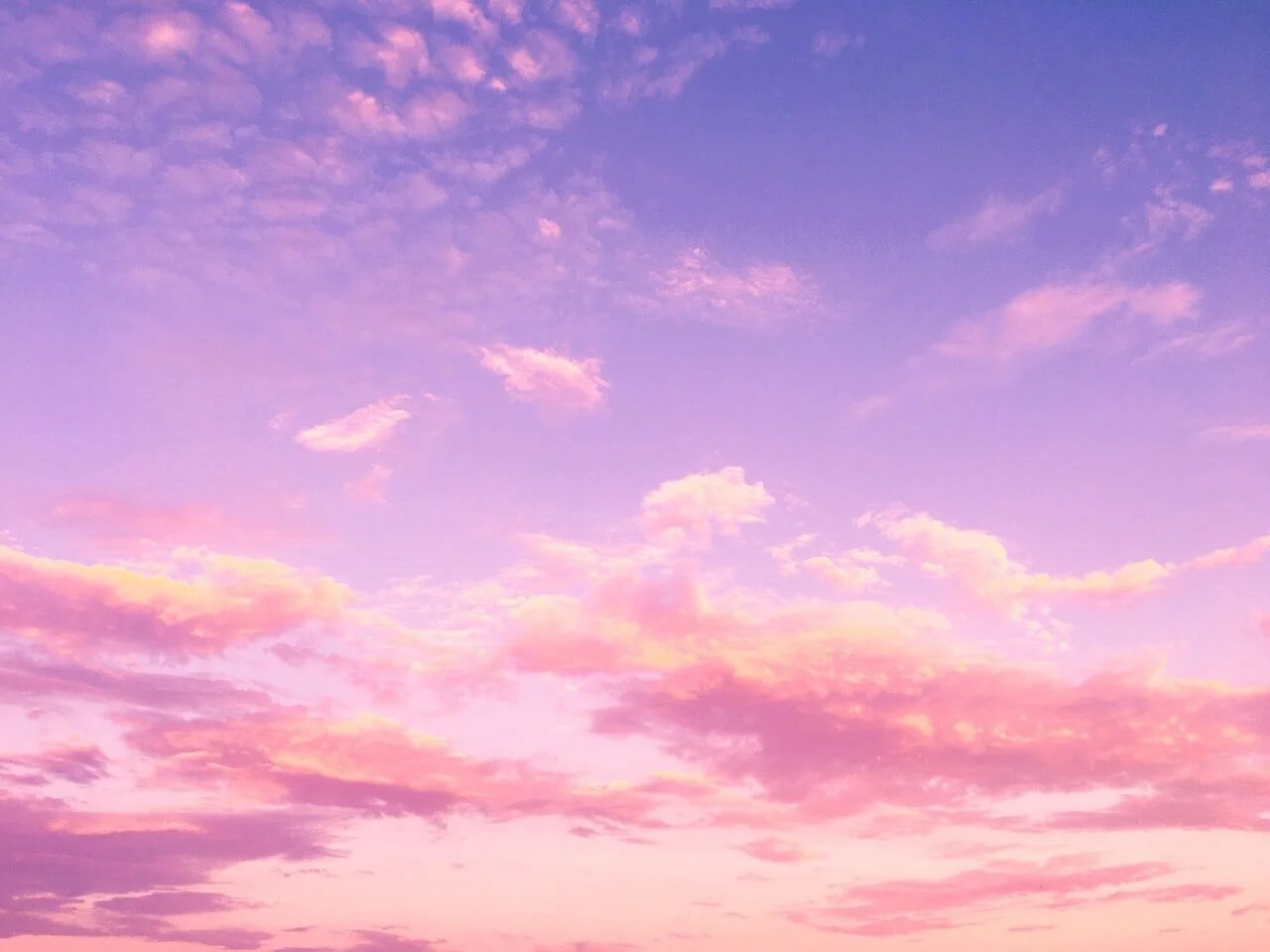 Photo of pink clouds, cotton candy sky by Ithalu Dominguez from Pexels