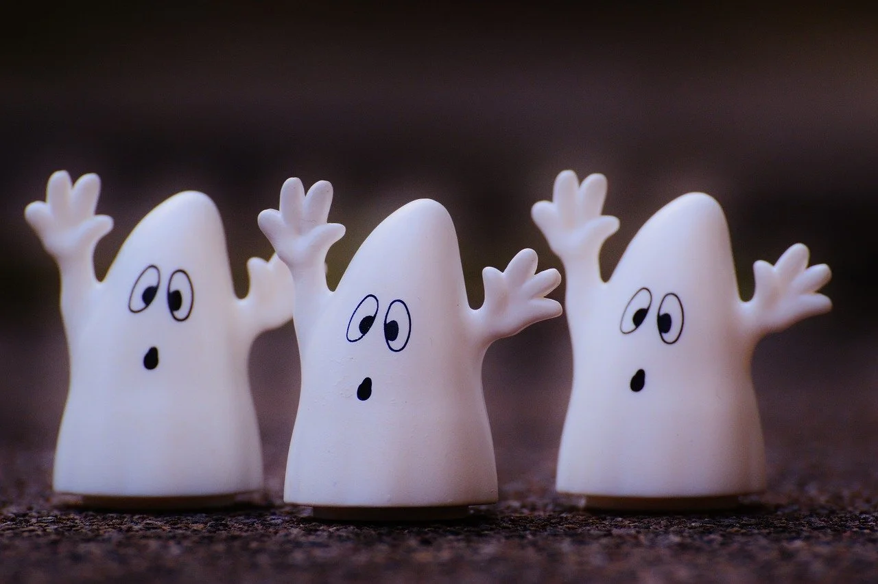 Photo of three ghost figurines in a row by Alexas_Fotos from Pixabay