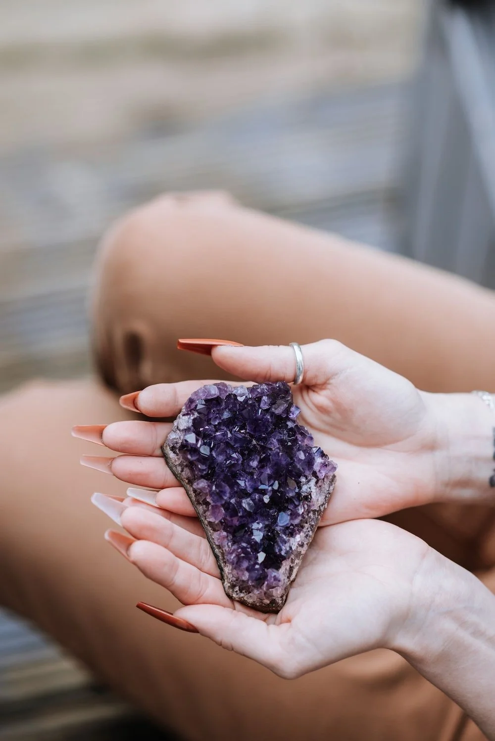 Woman holding amethyst by Anete Lusina on Pexels