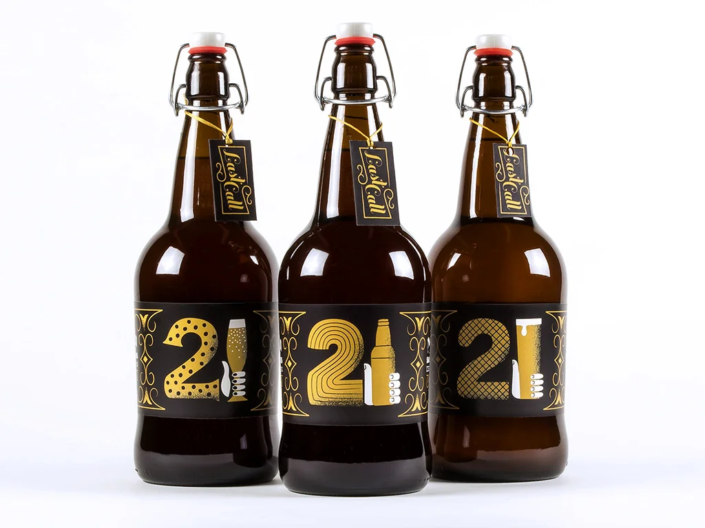 AIGA21_Bottles_View1.jpg