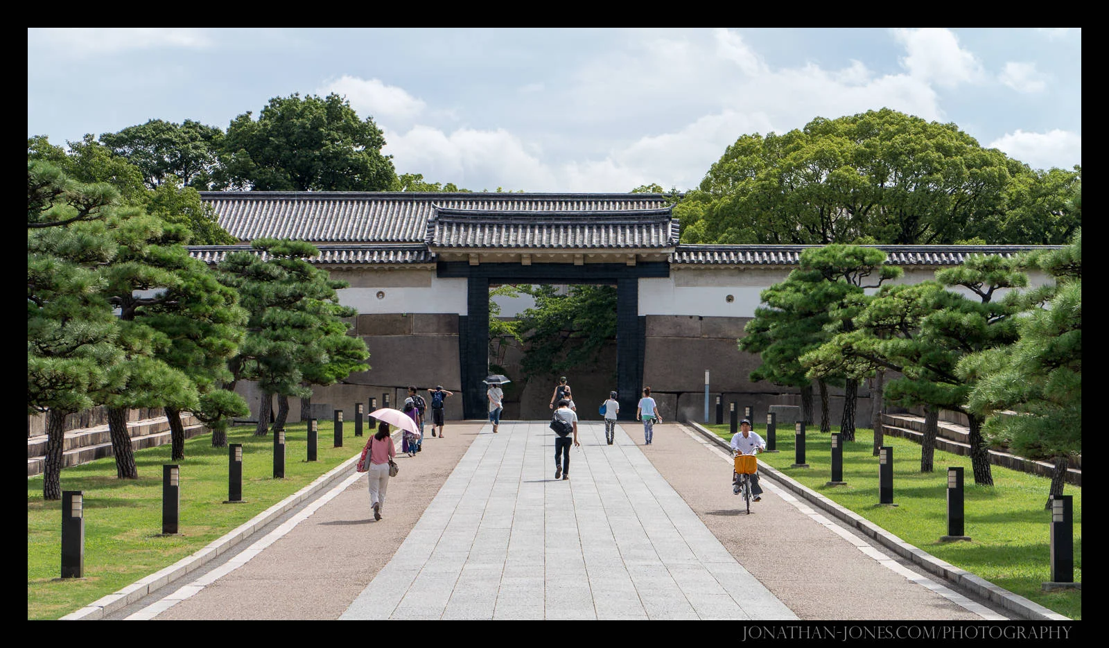 http://www.jonathan-jones.com/photos/japan