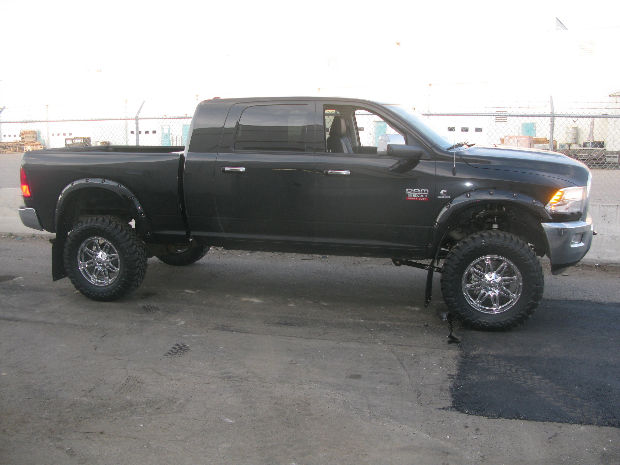 Some 37" Toyo Open Country M/T's finish this truck off.