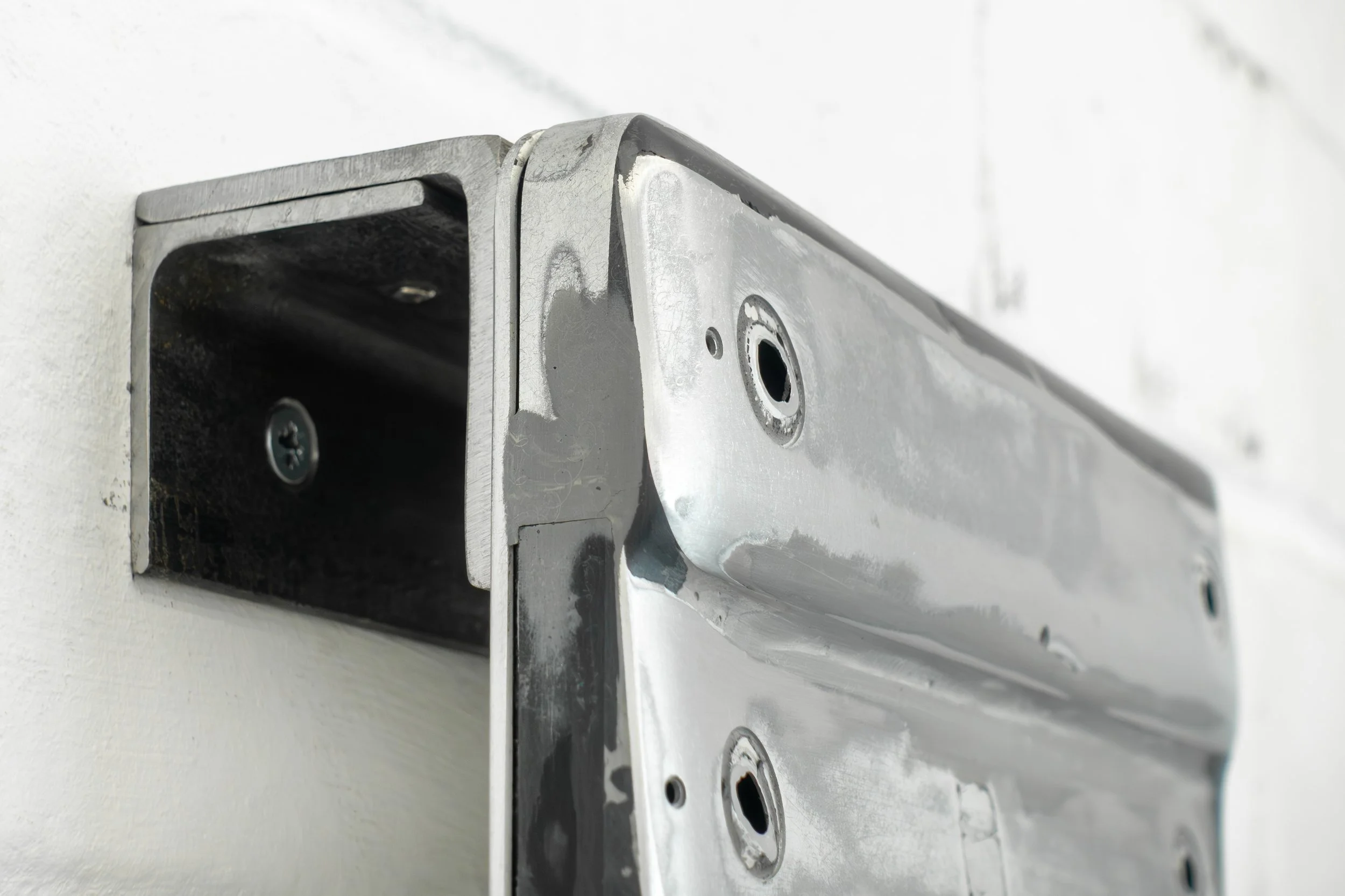 JASON GRINGLER. EBAY SCULPTURE (LAPTOPS) (2025) (DETAIL). STUDIO VIEW. LAPTOPS, ALUMINUM, STEEL, EPOXY PUTTY, AUTOBODY FILLER, HARDWARE. 32.5 X 22.5 X 7 CM (13 X 9 X 3 IN) UNIQUE.