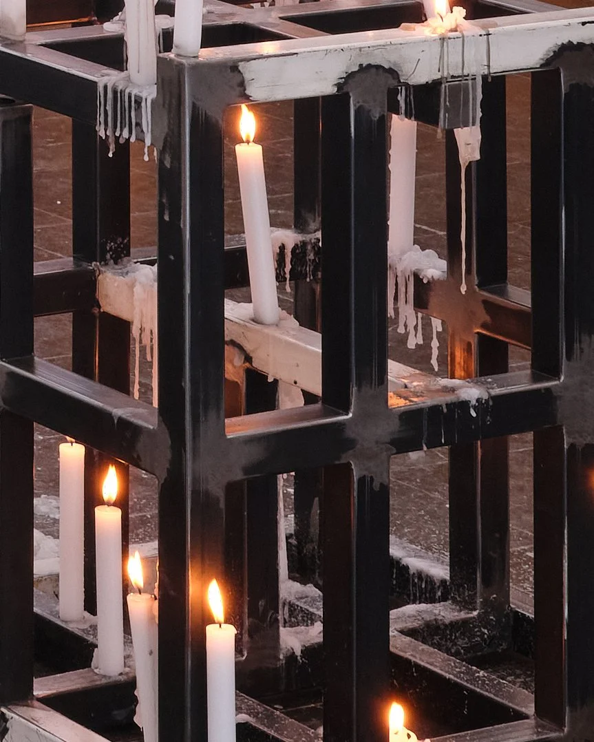  JASON GRINGLER. AFTER SOL LEWITT (2022) (DETAIL).  'STREET SPACE BANGER' CURATED BY TICK TACK, ANTWERP. KUNSTHALLE RECKLINGHAUSEN. AUGUST 24 - NOVEMBER 10 2024.  STEEL, CANDLES, RUST, PAINT, OIL.  60 X 64 X 64.5 CM. 