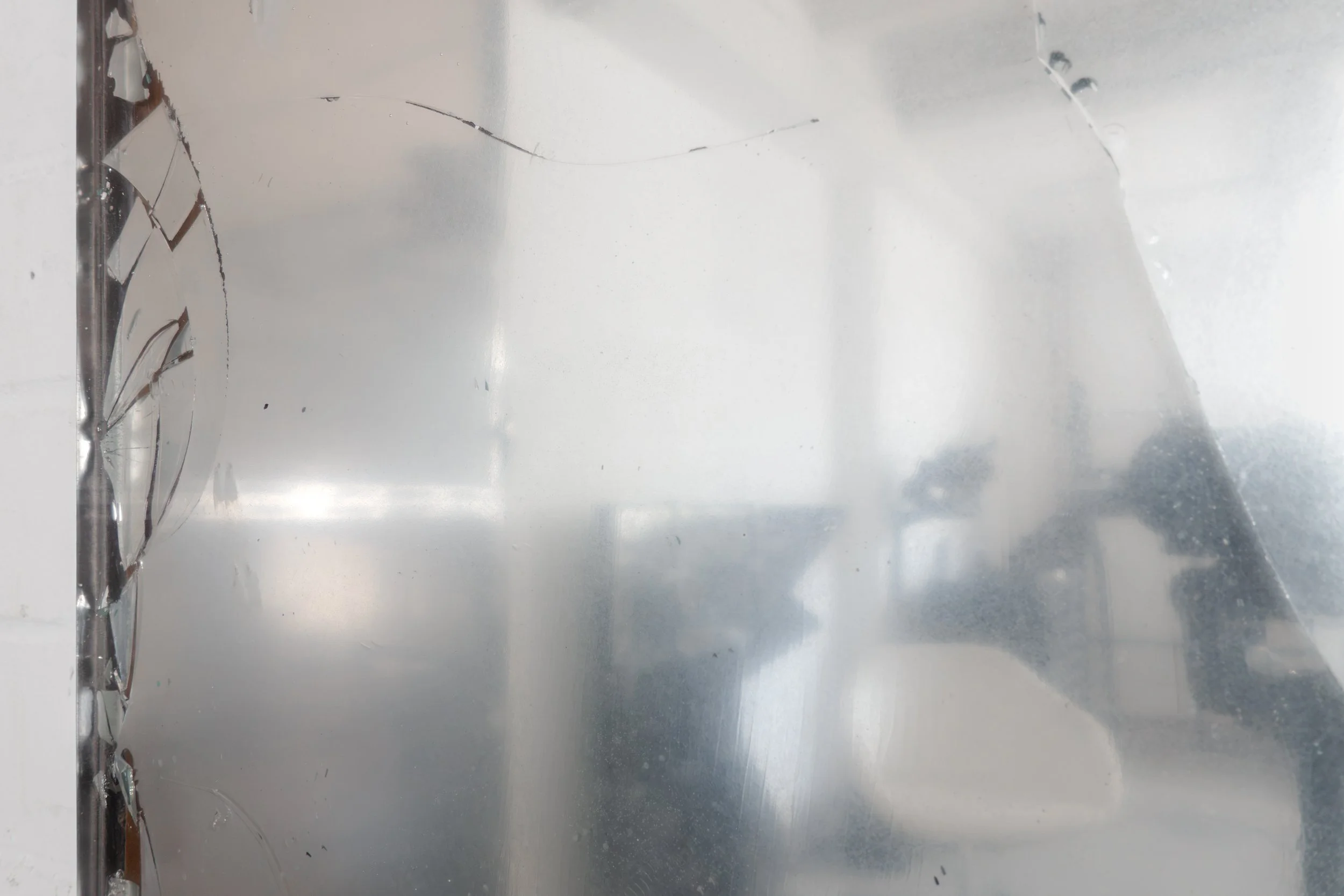  JASON GRINGLER.  UNTITLED (2026) (DETAIL).  STUDIO VIEW.  STEEL, MIRRORED GLASS, PIGMENT, CARDBOARD, SILICONE, EPOXY, WAX, ADHESIVES, HARDWARE.  13.5 X 97 X 195 CM. 