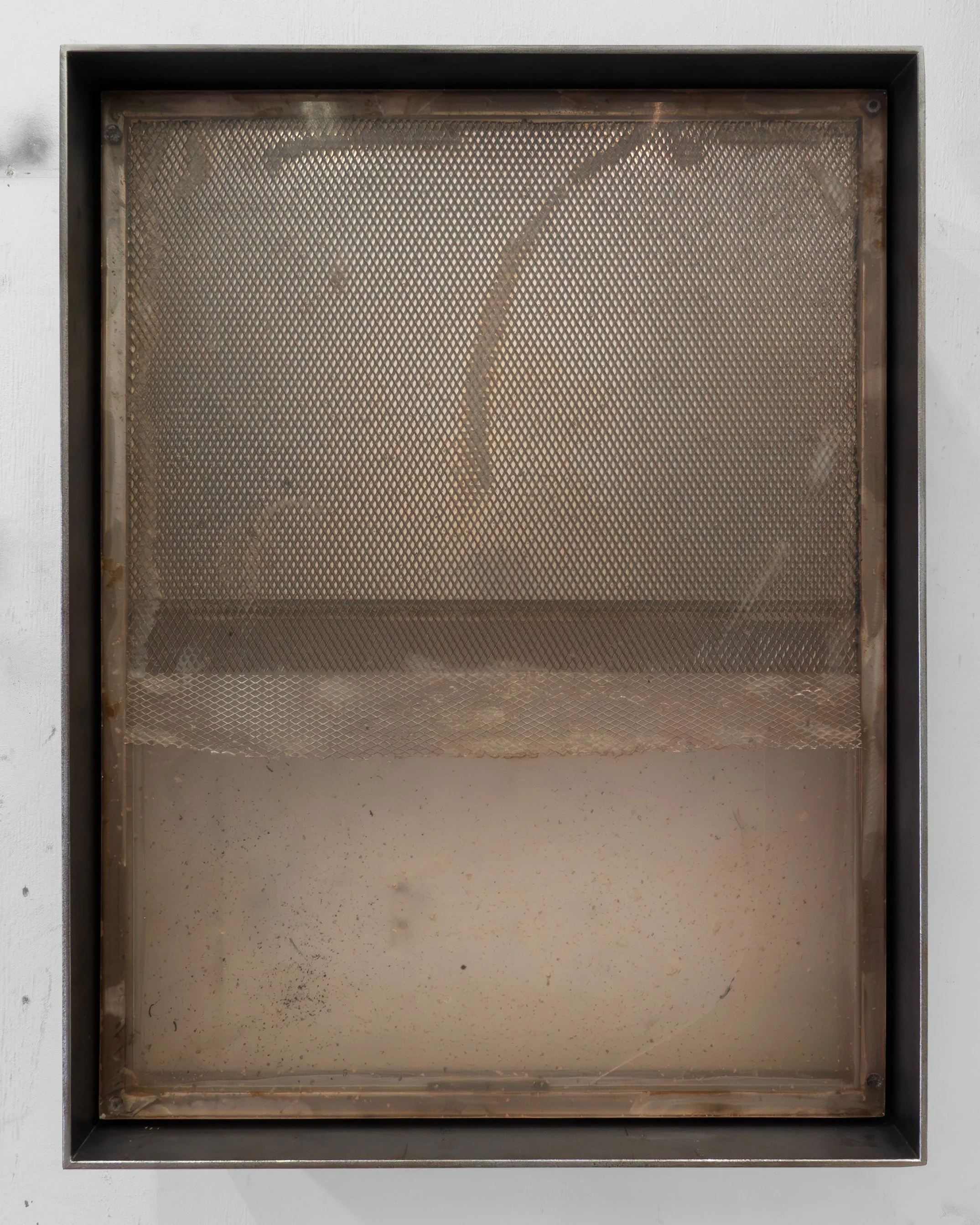  JASON GRINGLER.  (DEFACED) MONOCHROME (16) (2018-2026).  STUDIO VIEW.  STEEL, MIRRORED GLASS, GLASS, EXPANDED STEEL, EXPANDED ALUMINUM, PIGMENT HARDWARE, EPOXY, RUST, WAX, ADHESIVES.  20 X 60.5 X 79 CM. 