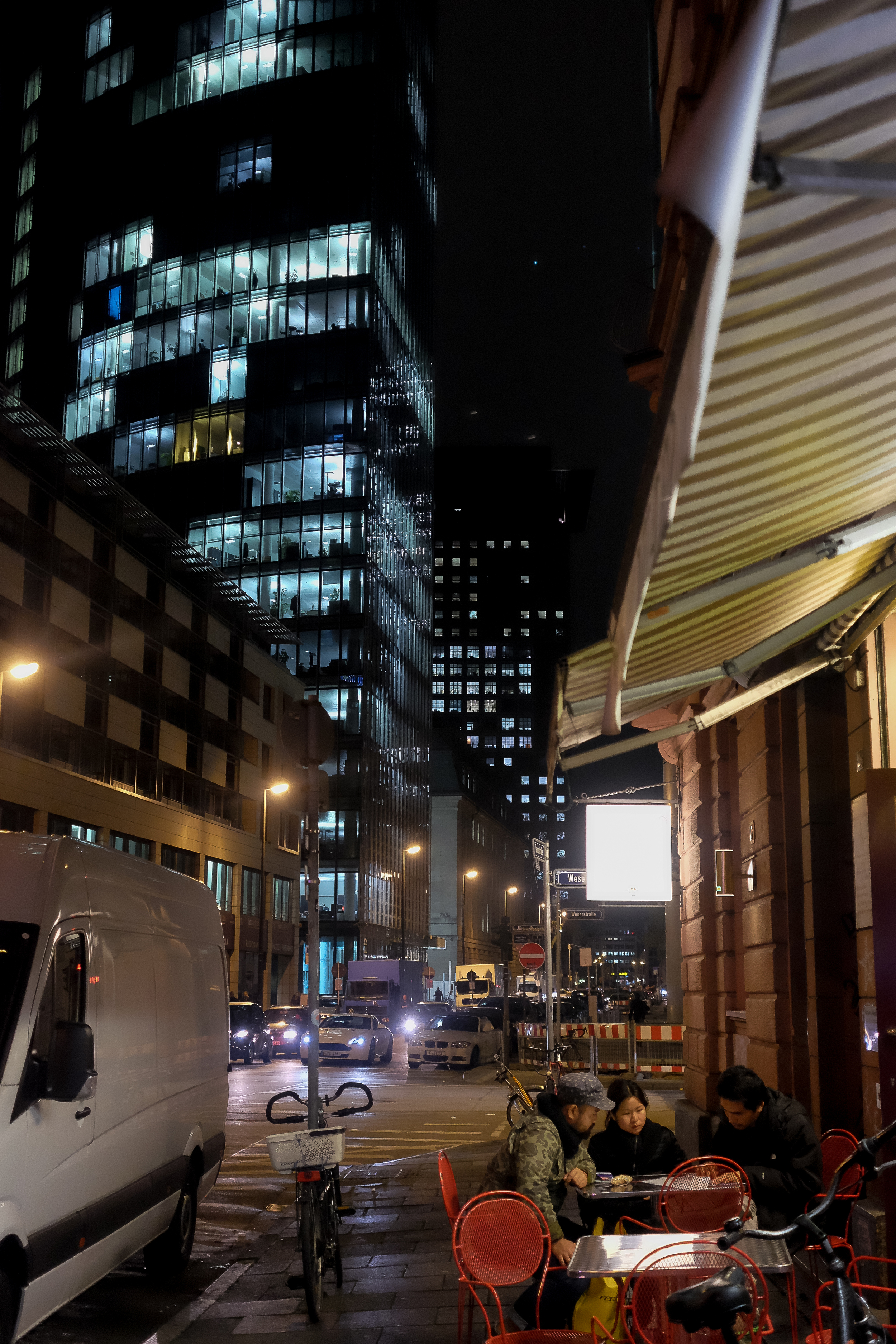 Skyper-Highrise and Thai-Food-Take Away at the border of Frankfurt´s Banking and Red Light Districts - Taunusstrasse/Jürgen-Ponto-Platz, 20 meters from Vier für Texas agency door.