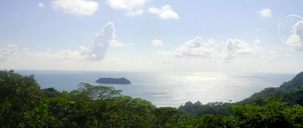 Gorgeousamente post hike view from El Avion Bar in Manuel Antonio , Costa Rica - photo via Mu-Hsien