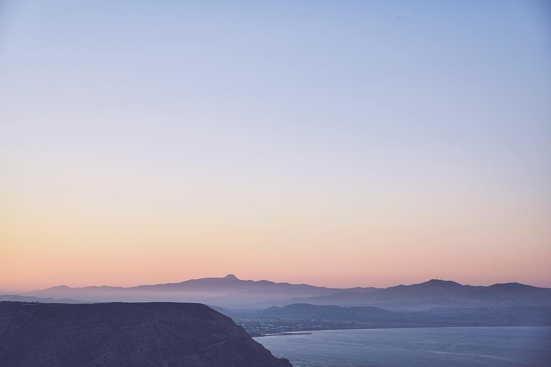 Sunset in pink, like ice cream sorbet during indian summer. Take it slow, find a place to be still and enjoy nature's sweet display. #LiveLikeYoureTraveling / π· : @mu_hsien
.
.
.
.
#slowliving #slowlivingforlife #slowlife #slowlifestyle #slowitdown