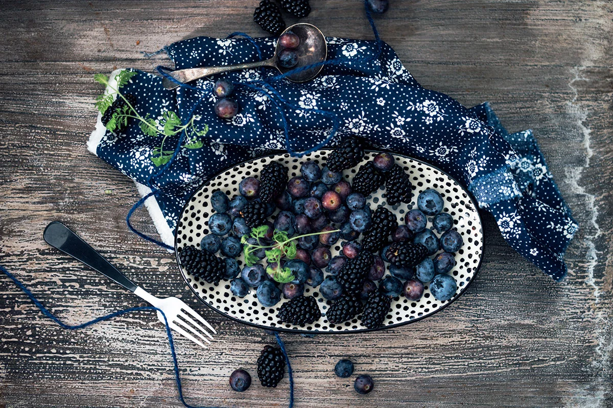 Le bleu des myrtilles et des mûres