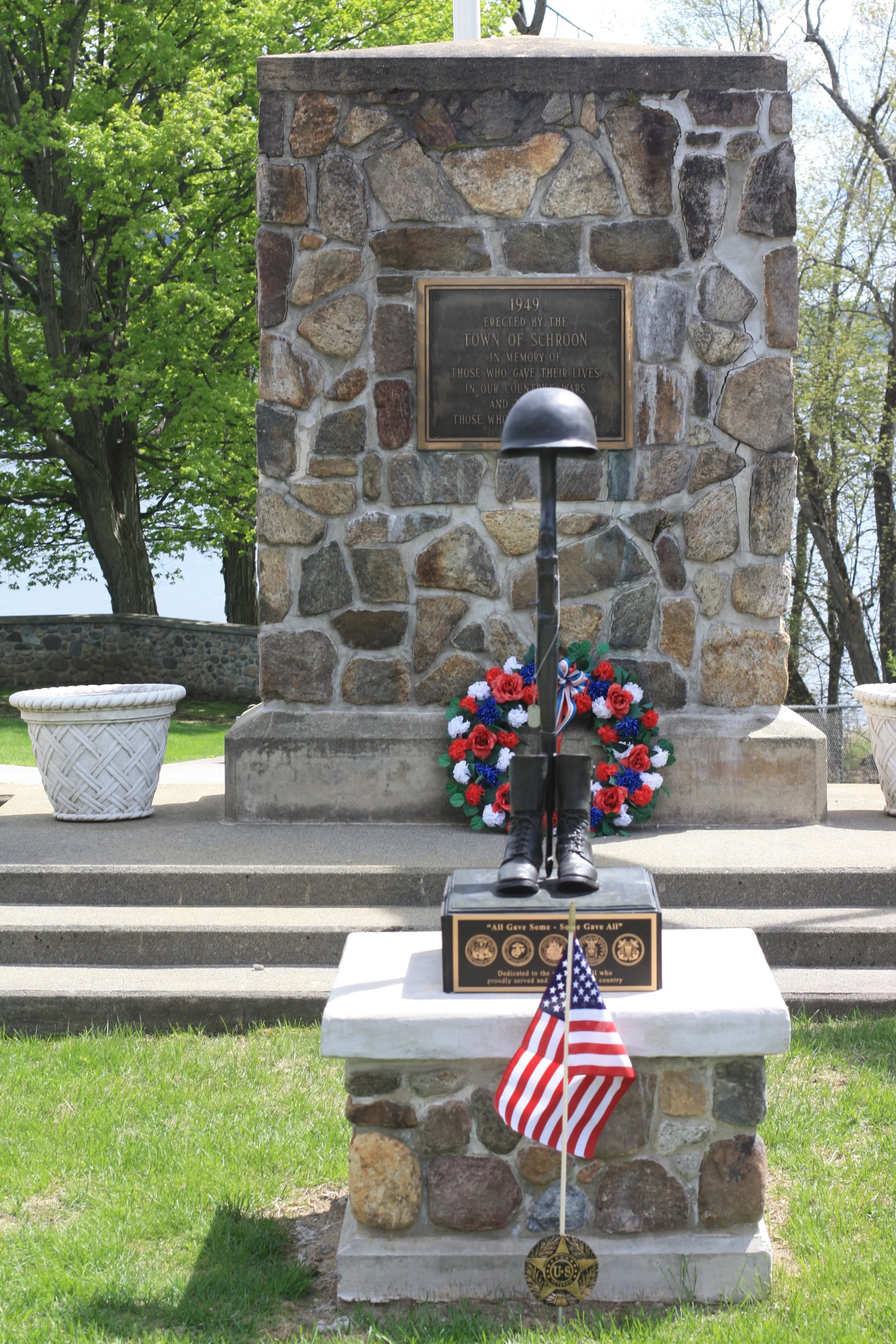  Photo: SCHROONLAKER COLLECTION