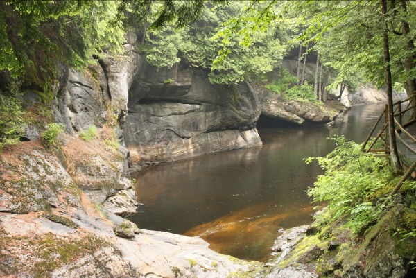 Natural Stone Brideg and caves: A fun place to cool off and enjoy nature's air conditioning. There are self-guided tours, swimming, and a well-stocked rock shop. There are several miles of hiking paths, too, all included in the admission