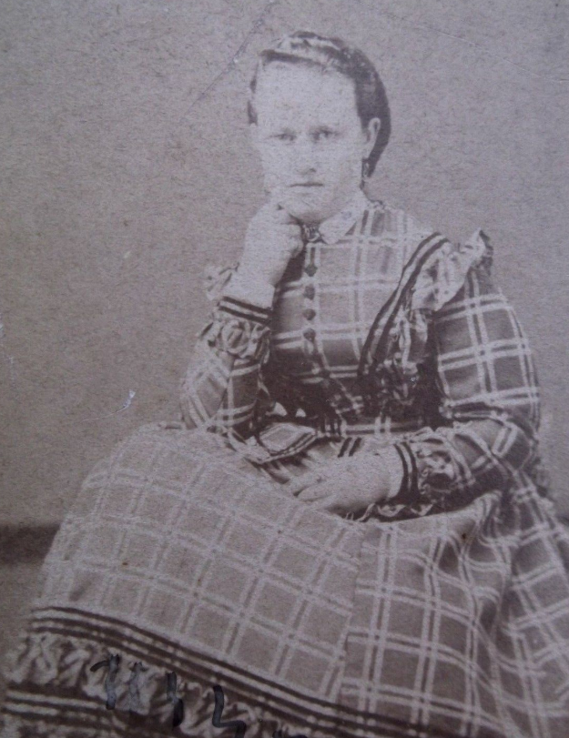 Dating Photos by Fashion