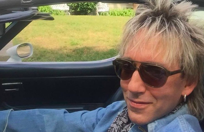 Jay Gates as Rod Stewart