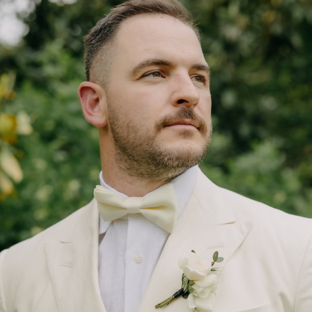 Karlie &amp; Derek&rsquo;s lovely @barrmansion wedding Photo: @johndavidweddings 
Planning + Design: @pearleventsaustin @betsyvillanueva
Venue: @barrmansion
Flowers: @stemsofatx
DJ: @DJNixx
Rentals: @premiereeventstx @tablemannerstx @lootrentals
Day-