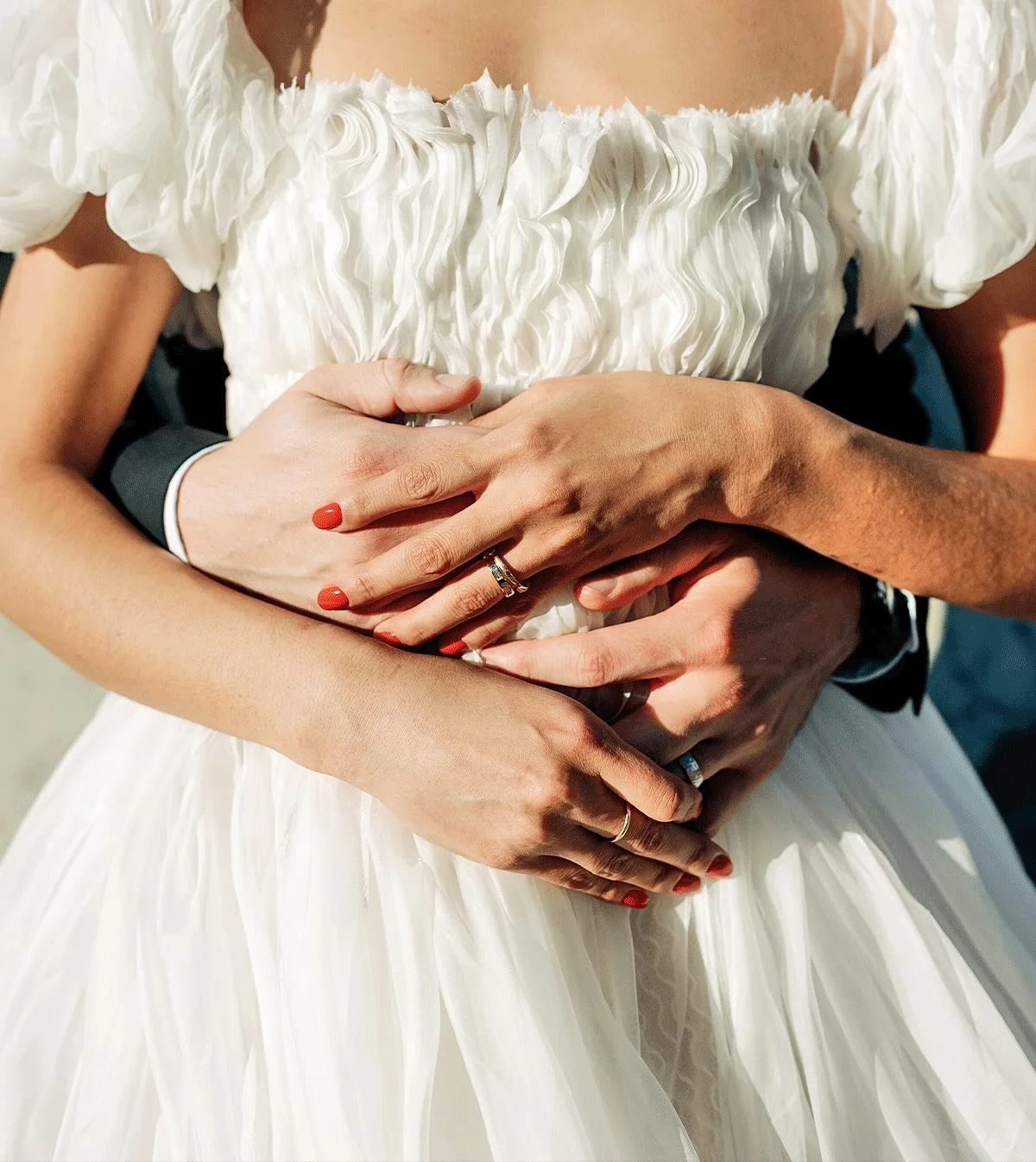 ✨ Sam + Brent ✨
A perfect Austin evening celebrating love at Barr Mansion filled with laughter, live mariachi, family toasts, and the kind of golden light that makes everything feel cinematic. From delicate floral details to the sunset portraits and 