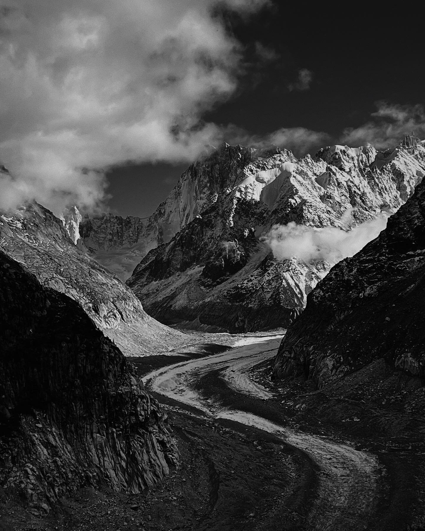 Montenvers in monochrome. Shot and edited on iPhone 13 Pro (swipe for more) &bull;
&bull;
&bull;
&bull;
&bull;
#landscape_lovers #landscapephotography #landscapelovers #landscape_captures #landscapes #hiking #trees #mountain #merdeglace #blackandwhit